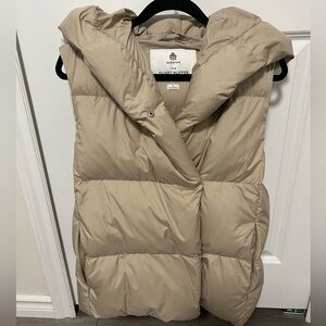 BNWOT Babaton Duvet Puffer Vest.